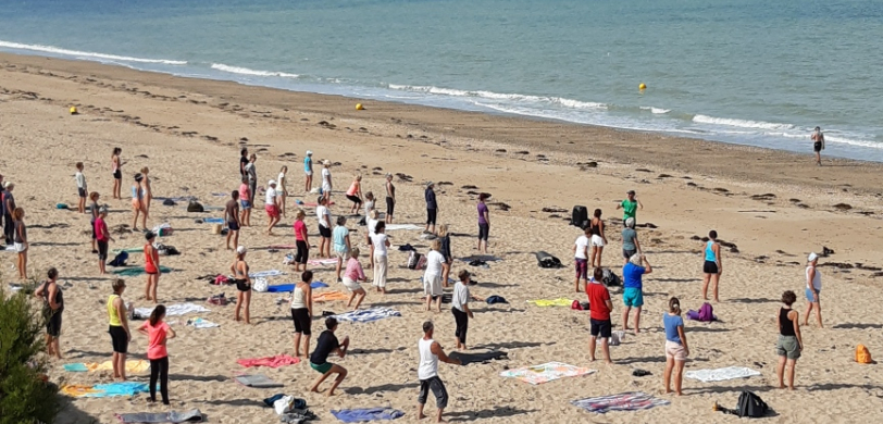 Yoga sur la plage de Jullouville